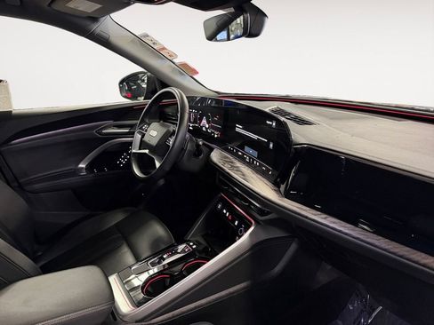 Certified 2025 Audi Q5 Premium AWD/4WD image 9
