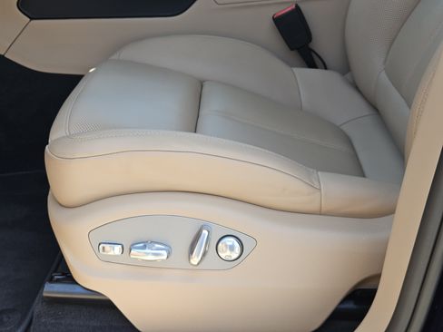Certified 2026 Porsche Macan AWD/4WD image 23