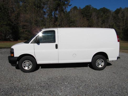 Used 2021 Chevrolet Express 2500 w/ Driver Convenience Package image 3