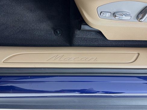 Certified 2026 Porsche Macan AWD/4WD image 10