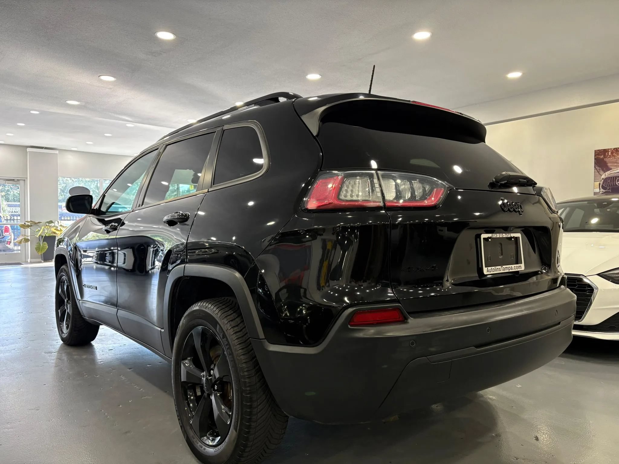Used 2020 Jeep Cherokee Latitude Plus AWD/4WD image 5