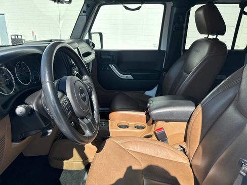 Used 2017 Jeep Wrangler Unlimited Sahara w/ Connectivity Group AWD/4WD image 20