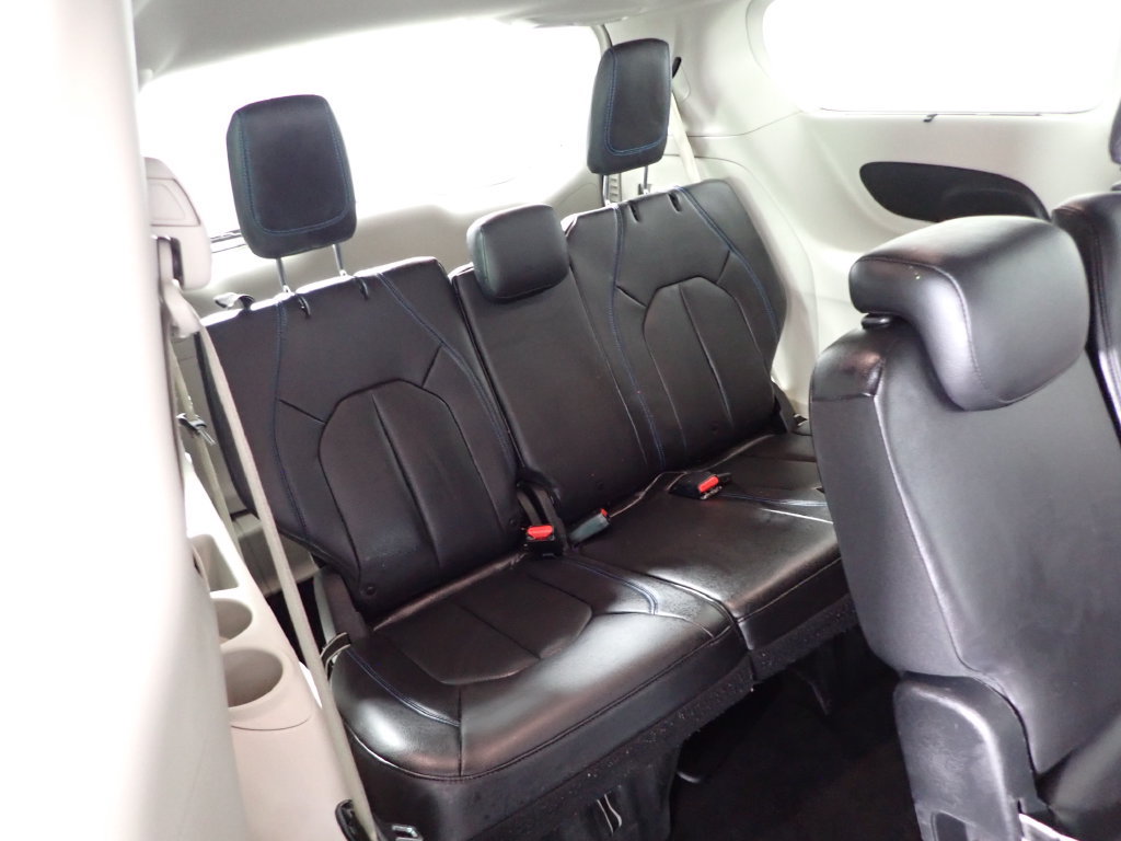 Used 2021 Chrysler Pacifica Touring-L FWD image 33