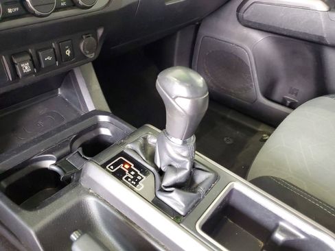 Used 2021 Toyota Tacoma TRD Sport AWD/4WD image 29