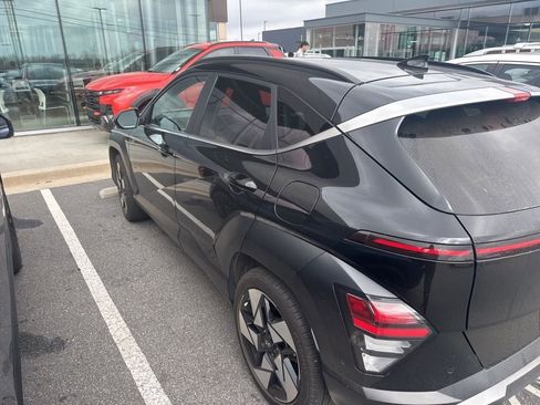 Used 2024 Hyundai Kona Limited image 8