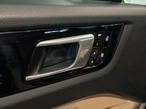 Used 2019 Porsche Cayenne E-Hybrid image 8