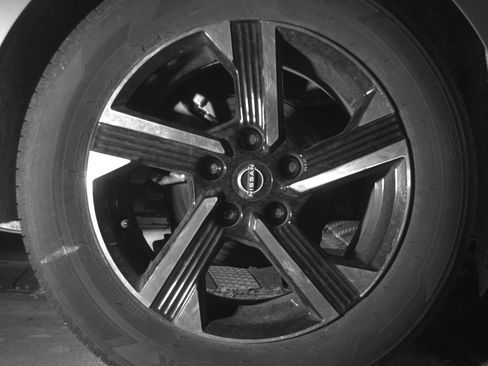 Used 2025 Nissan Sentra SV FWD image 15