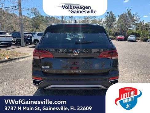 Certified 2024 Volkswagen Taos SE image 6