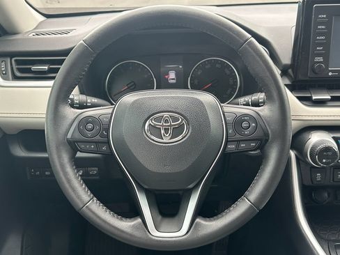 Used 2022 Toyota RAV4 XLE Premium AWD/4WD image 19
