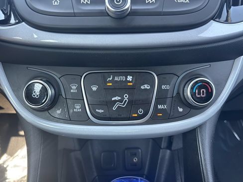 Used 2017 Chevrolet Volt LT w/ Comfort Package FWD image 17