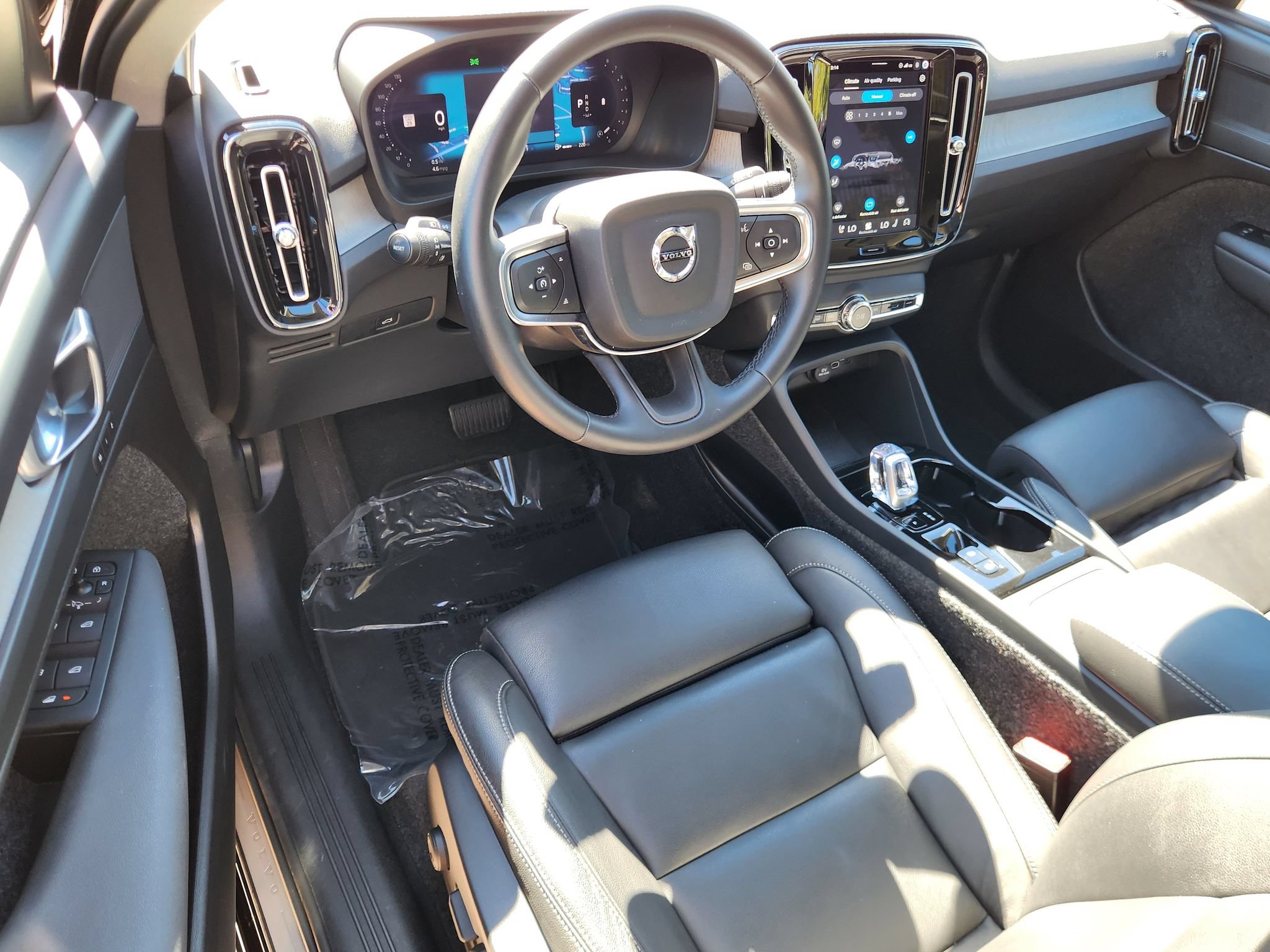 Used 2026 Volvo XC40 B5 Plus AWD/4WD image 17