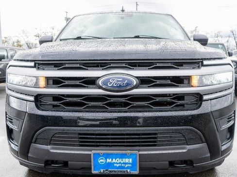 Used 2022 Ford Expedition XLT w/ Equipment Group 202A image 3