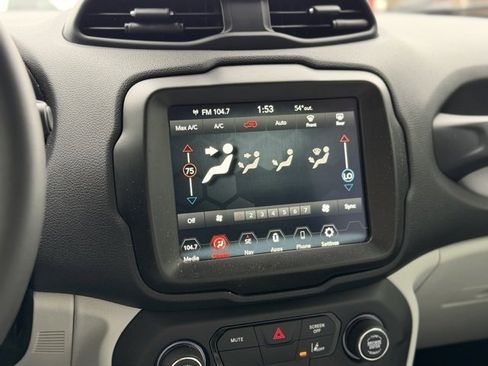 Used 2022 Jeep Renegade Latitude image 36