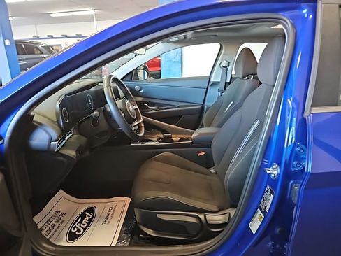 Used 2025 Hyundai Elantra SEL FWD image 16