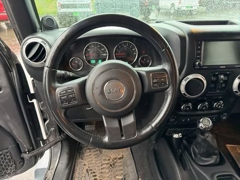 Used 2014 Jeep Wrangler Unlimited Sahara w/ Max Tow Package AWD/4WD image 2