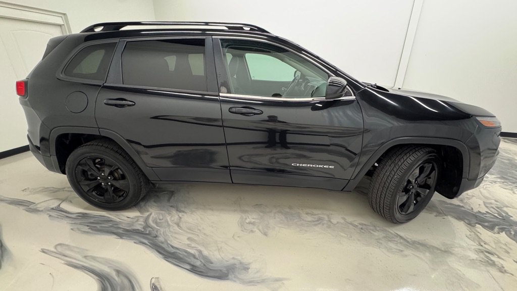 Used 2016 Jeep Cherokee Latitude w/ Cold Weather Group AWD/4WD image 12