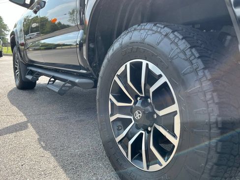 Used 2021 Toyota Tacoma TRD Sport AWD/4WD image 17