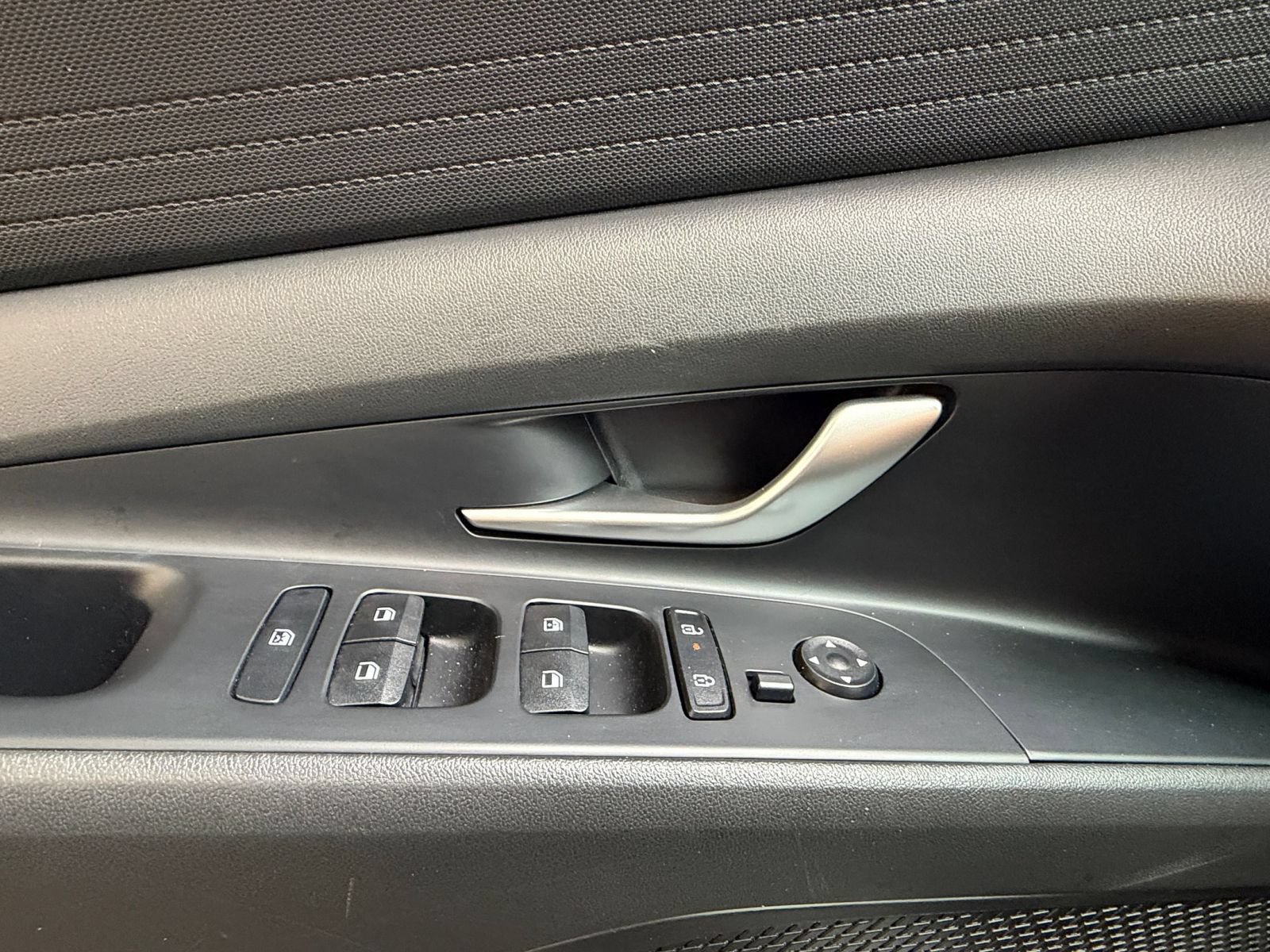 Used 2026 Hyundai Elantra Hybrid FWD image 18