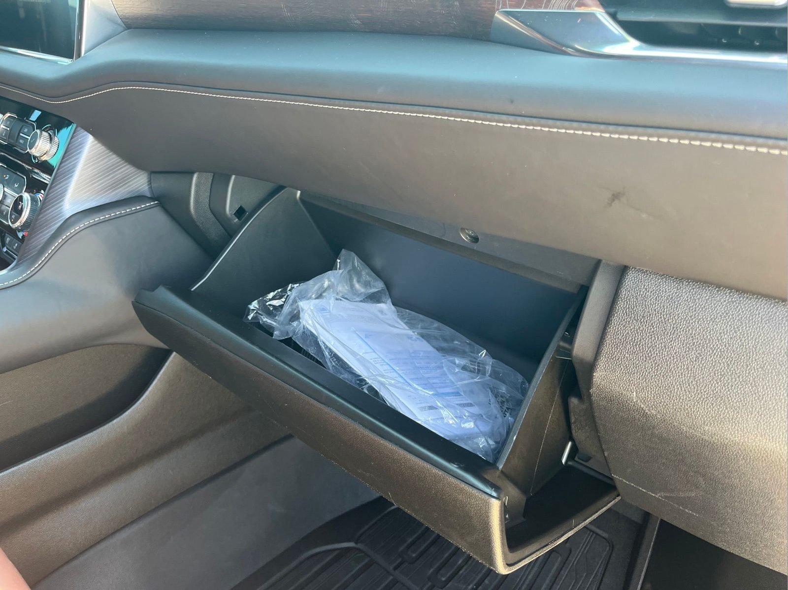 Used 2023 GMC Yukon XL Denali Ultimate w/ LPO, Floor Liner Package AWD/4WD image 39