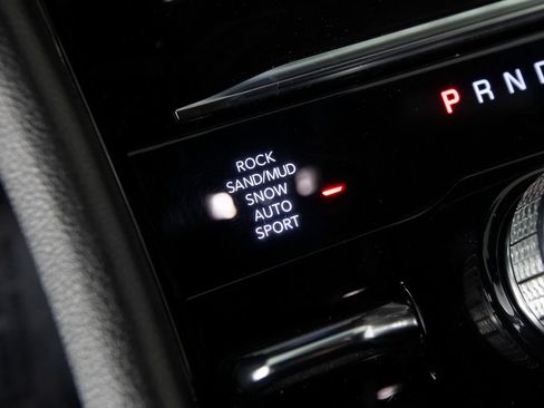 Used 2022 Jeep Grand Cherokee L Overland w/ Luxury Tech Group IV AWD/4WD image 25