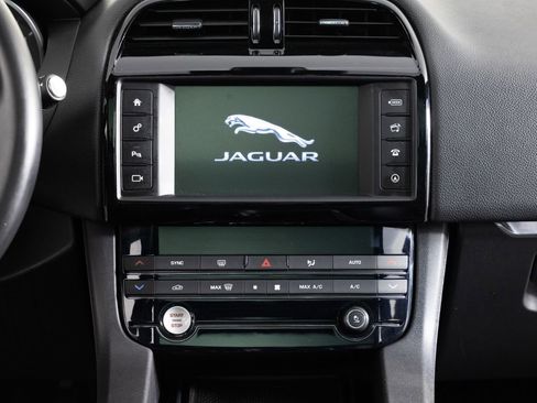 Used 2018 Jaguar F-PACE Premium image 37