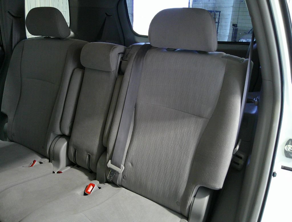 Used 2013 Toyota Highlander Plus FWD image 26