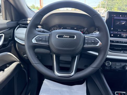 Used 2025 Jeep Compass Limited AWD/4WD image 23