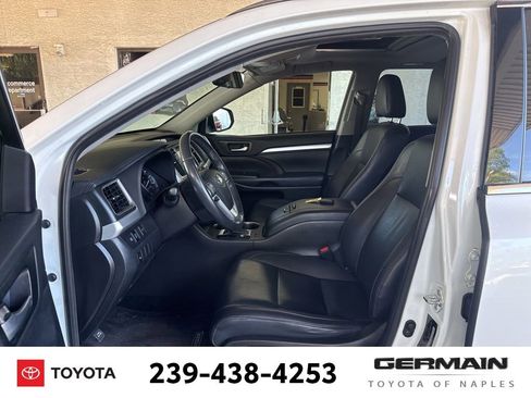 Used 2019 Toyota Highlander XLE FWD image 17