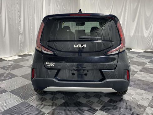 Used 2023 Kia Soul LX w/ LX Technology Package FWD image 3