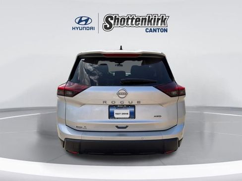 Used 2024 Nissan Rogue S image 6