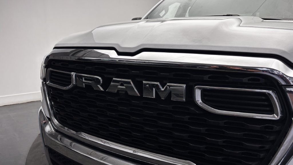 Used 2025 RAM 1500 Big Horn AWD/4WD image 2