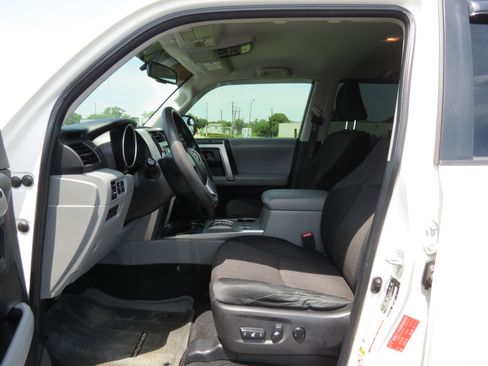 Used 2011 Toyota 4Runner SR5 RWD image 27