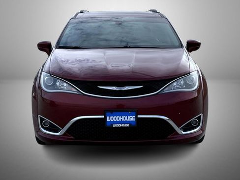 Used 2018 Chrysler Pacifica Touring-L image 2