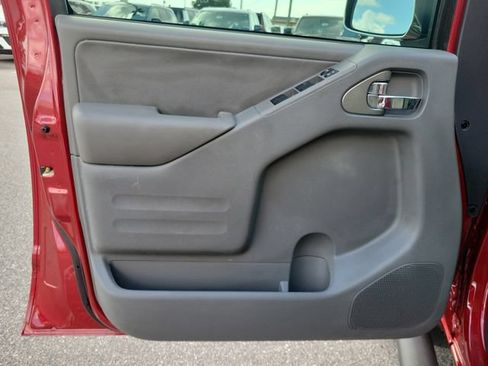 Used 2019 Nissan Frontier SL RWD image 17