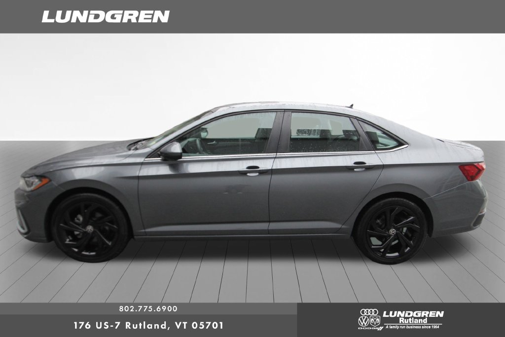 Used 2025 Volkswagen Jetta SE FWD image 38