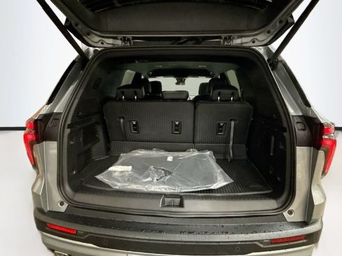 New 2026 Chevrolet Traverse LT w/ LPO, Floor Liner Package AWD/4WD image 27