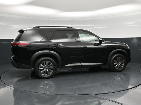 Used 2025 Nissan Pathfinder SV FWD image 3