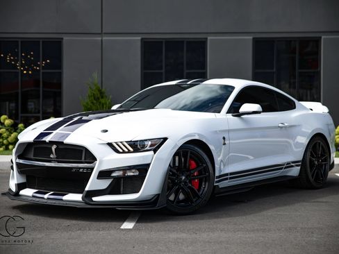 Used 2021 Ford Mustang Shelby GT500 w/ Technology Package RWD image 3
