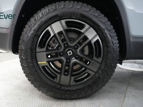 Used 2024 Rivian R1S Adventure image 22