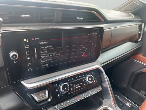 Used 2024 GMC Sierra 2500 Denali Ultimate image 32