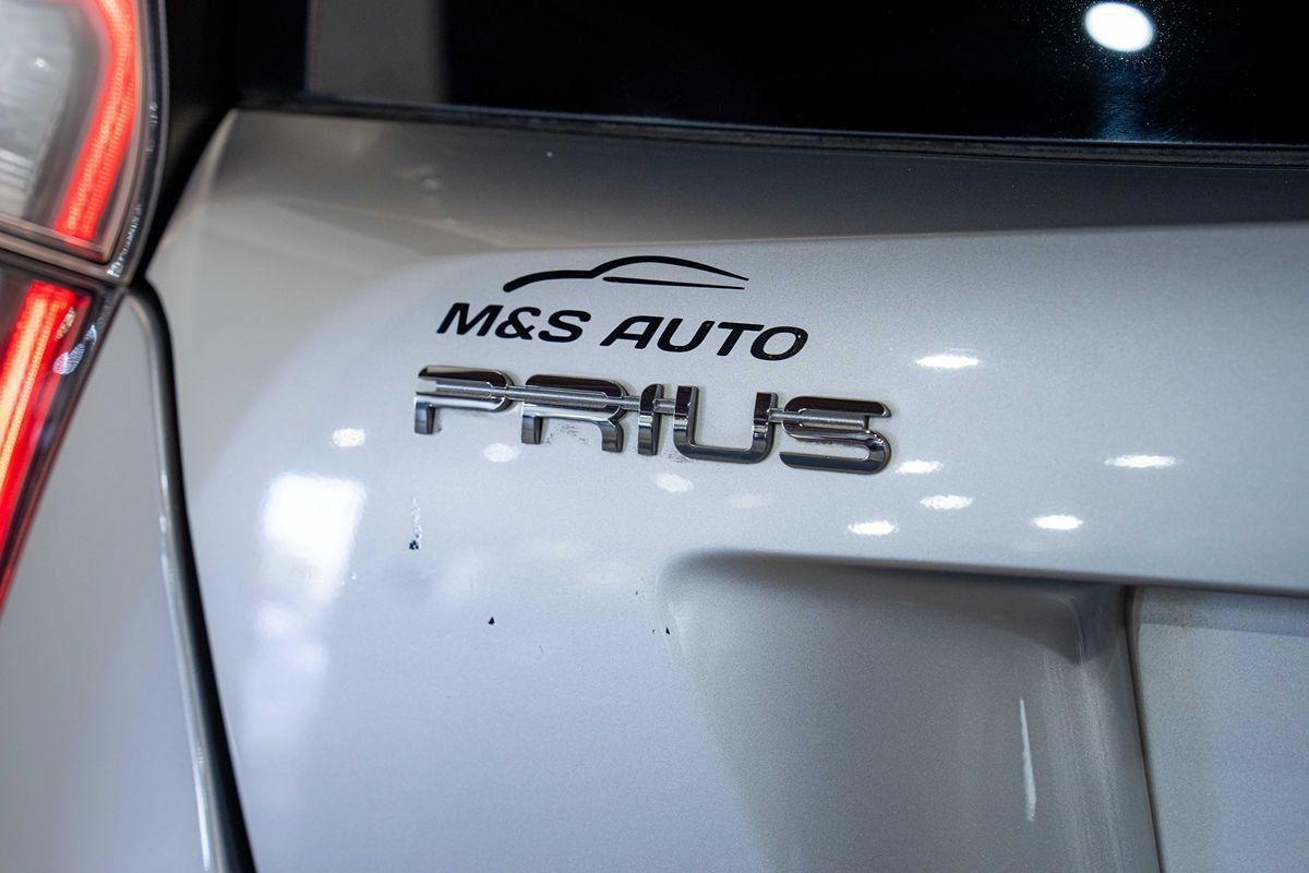 Used 2017 Toyota Prius Two w/ Prius Two Safety Plus Package FWD image 4