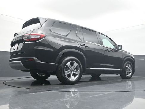 Used 2025 Honda Pilot EX-L image 11