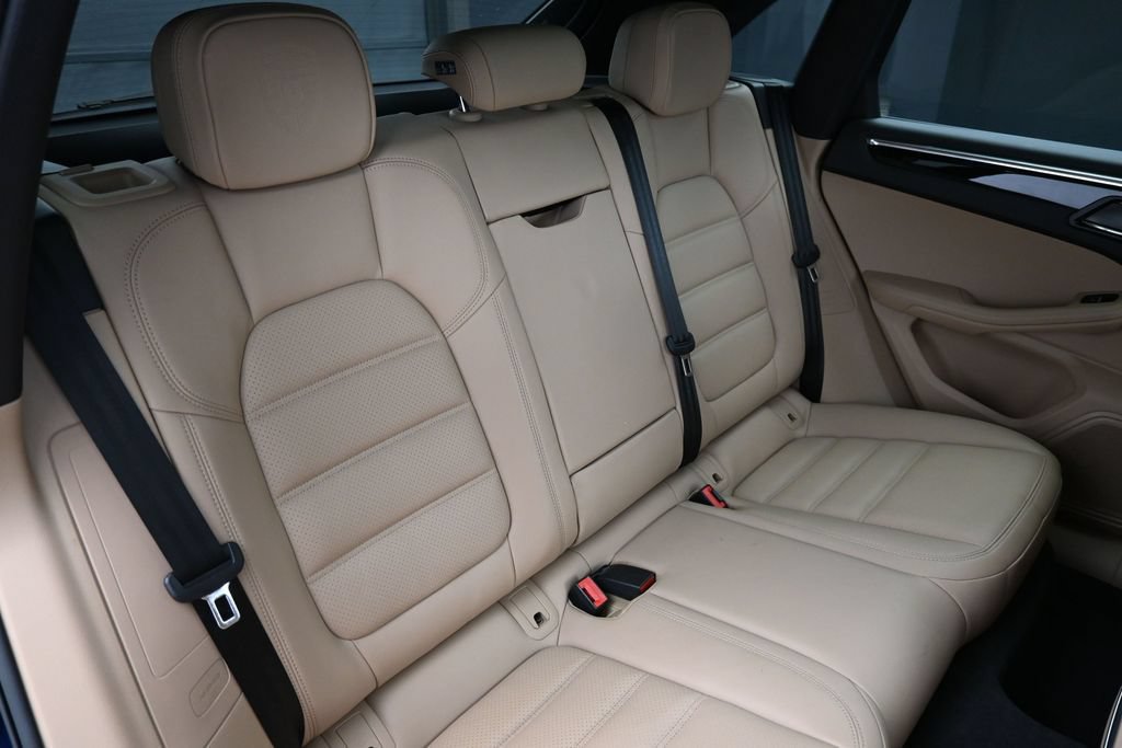 Certified 2025 Porsche Macan AWD/4WD image 27