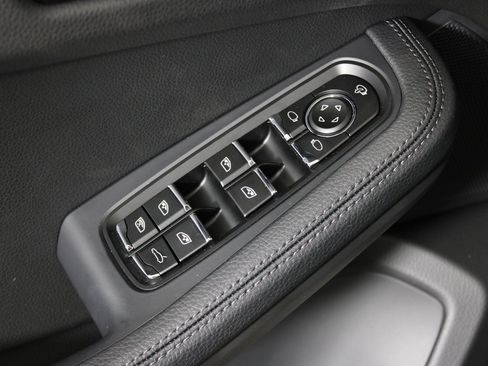 New 2026 Porsche Macan image 16