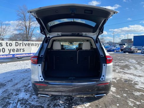 Used 2021 Buick Enclave Essence image 4