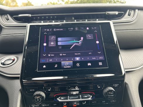 New 2025 Jeep Grand Cherokee Altitude image 29