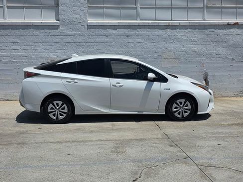 Used 2017 Toyota Prius Three FWD image 3