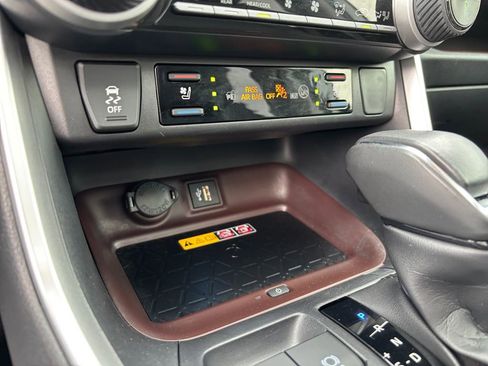 Used 2023 Toyota RAV4 Limited image 37