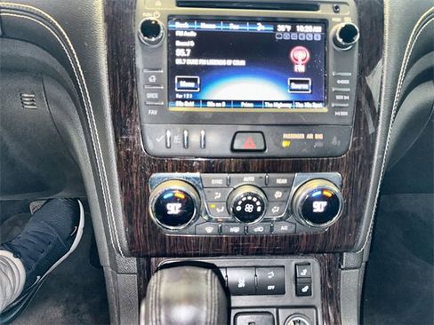 Used 2017 Chevrolet Traverse LT image 19