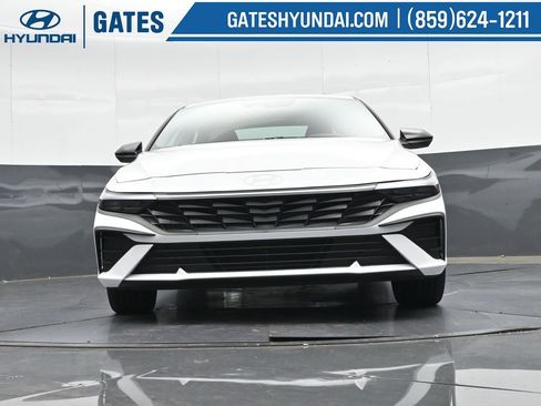 Used 2025 Hyundai Elantra Sport FWD image 43